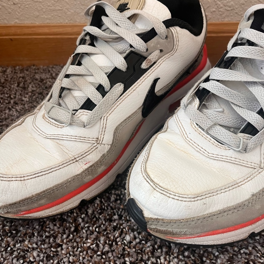 Nike Men’s Air Max Tennis Shoes White and Black with Red Trim - Picture 3 of 7